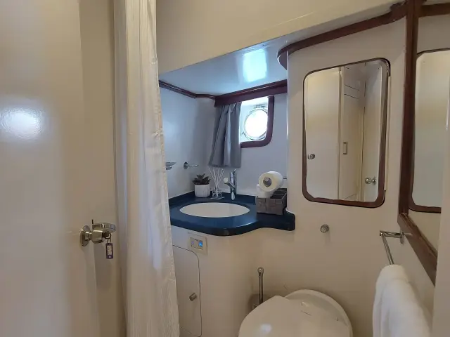 Yacht Anemos cabin bathroom