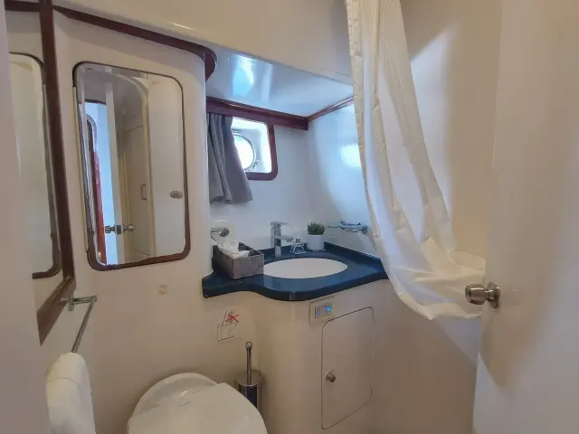 Yacht Anemos cabin bathroom