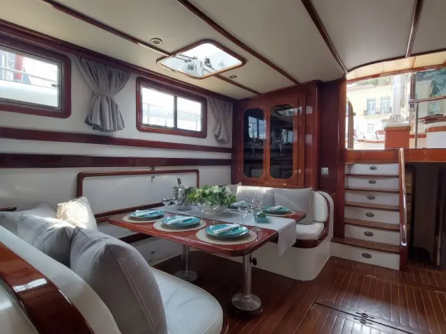 Yacht Anemos saloon