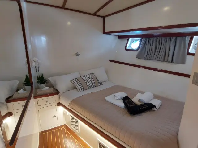 Yacht Anemos cabin