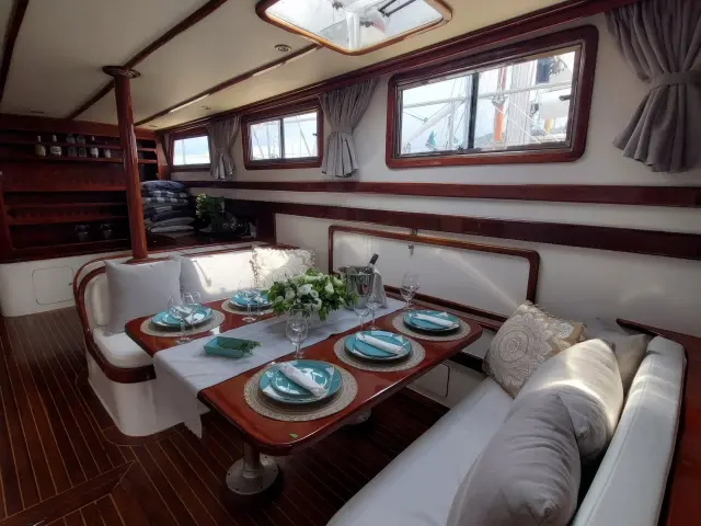 Yacht Anemos saloon