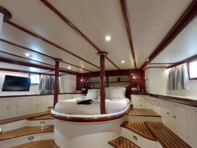 Yacht Anemos cabin