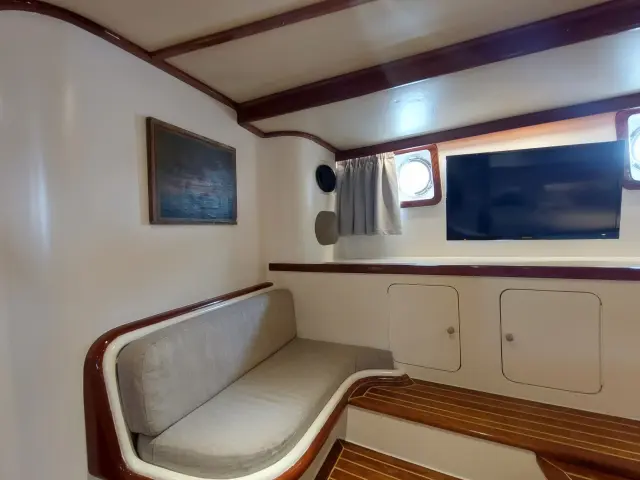 Yacht Anemos cabin