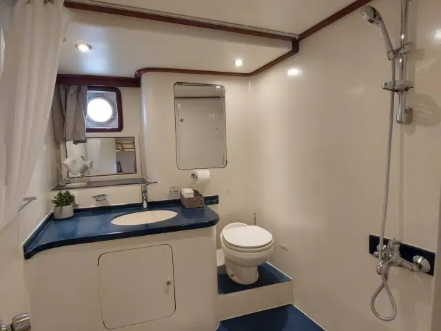 Yacht Anemos cabin bathroom