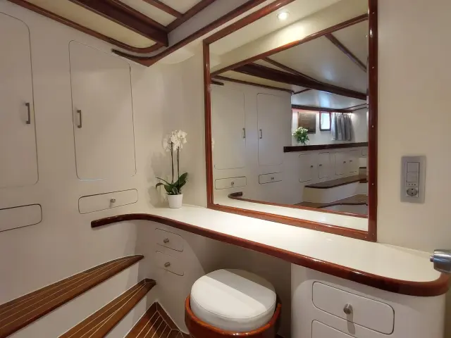 Yacht Anemos cabin