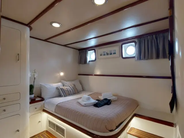 Yacht Anemos cabin