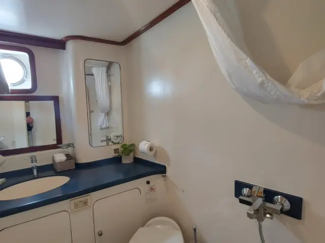 Yacht Anemos cabin bathroom