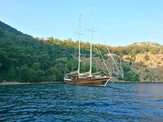 Yacht Sema Tuana side view