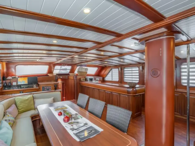 Yacht Sema Tuana saloon