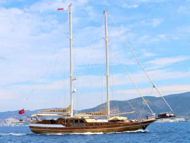 Yacht Sema Tuana side view