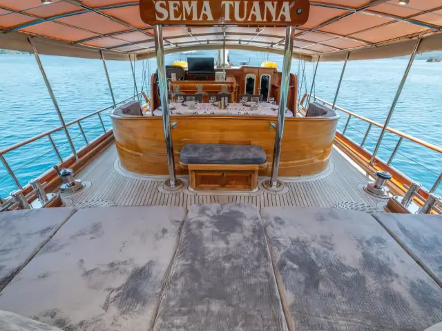 Yacht Sema Tuana aft