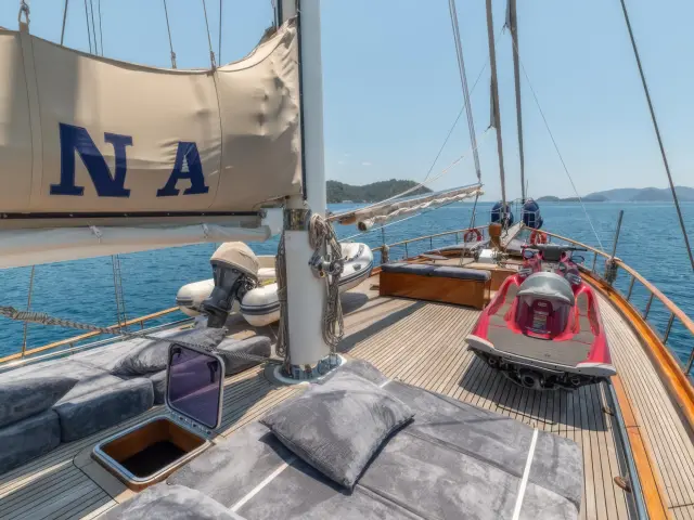 Yacht Sema Tuana deck