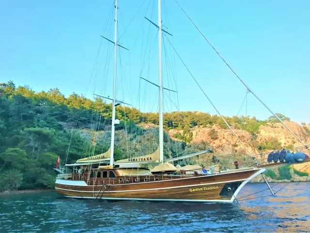 Yacht Sema Tuana side view