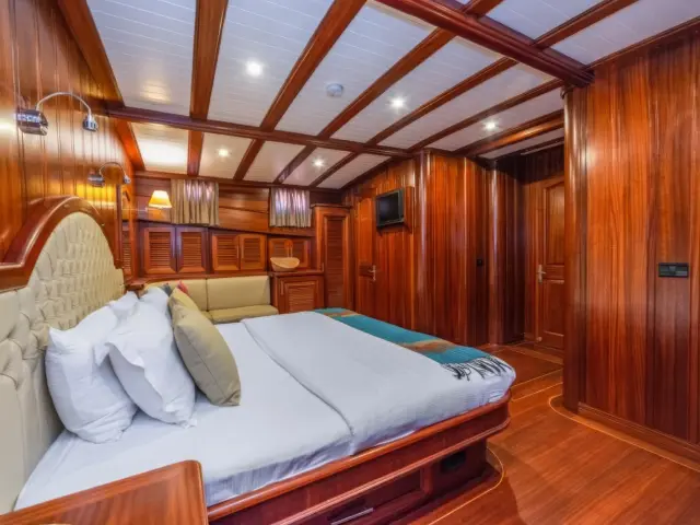 Yacht Sema Tuana cabin