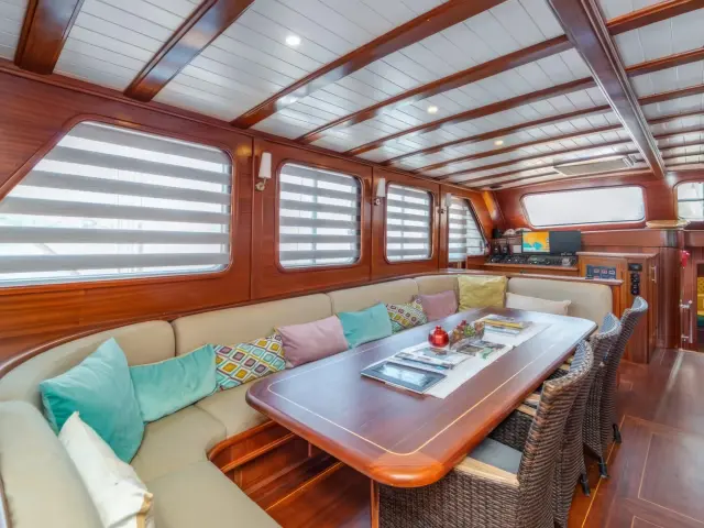 Yacht Sema Tuana saloon