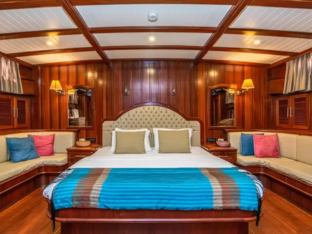Yacht Sema Tuana cabin