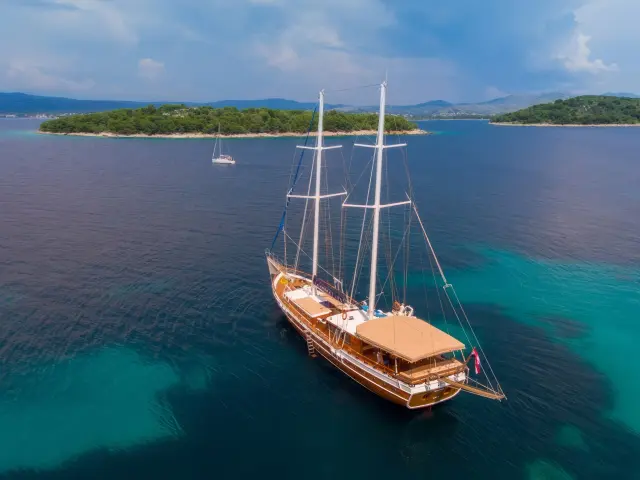Yacht Kadena aerial view