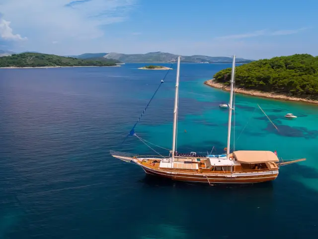 Yacht Kadena aerial view
