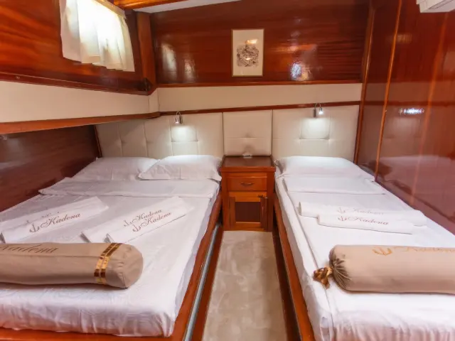 Yacht Kadena cabin