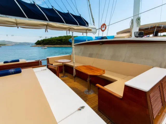 Yacht Kadena deck