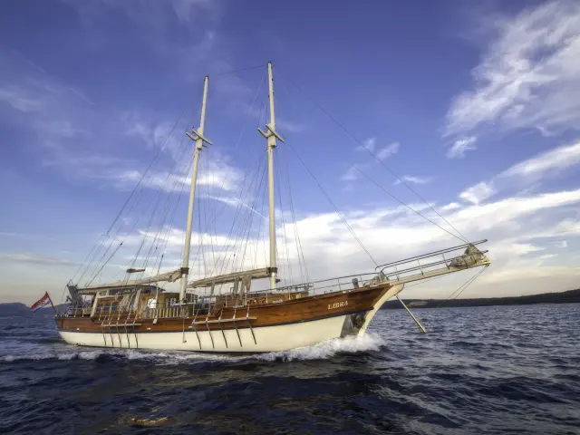 Yacht Libra side view