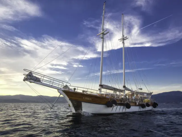 Yacht Libra side view