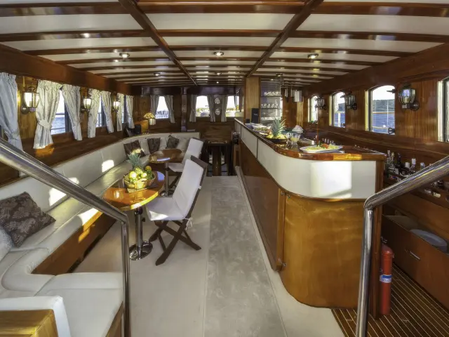 Yacht Libra saloon