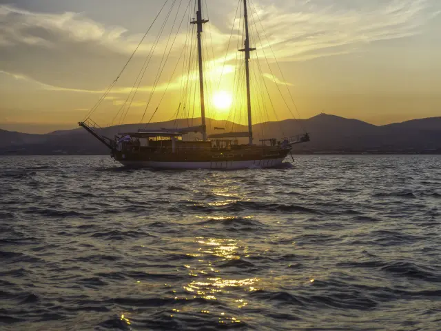 Yacht Libra side view