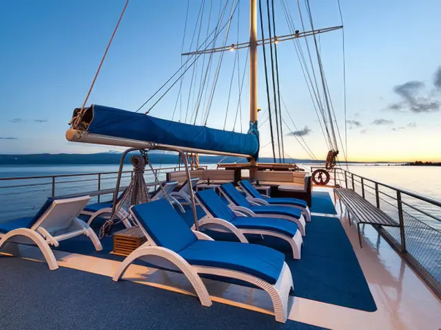 Yacht Tajna Mora deck