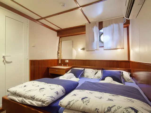 Yacht Tajna Mora cabin