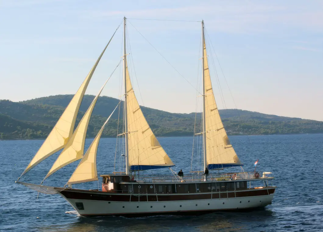 Yacht Tajna Mora sailing