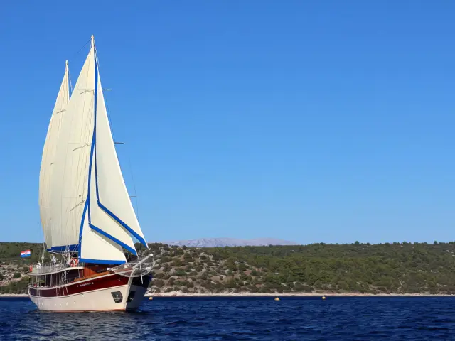 Yacht Tajna Mora front view