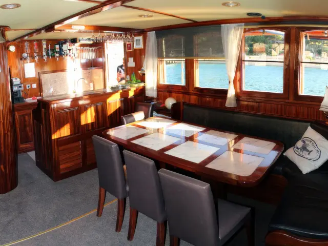 Yacht Tajna Mora saloon