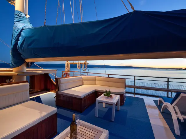 Yacht Tajna Mora deck