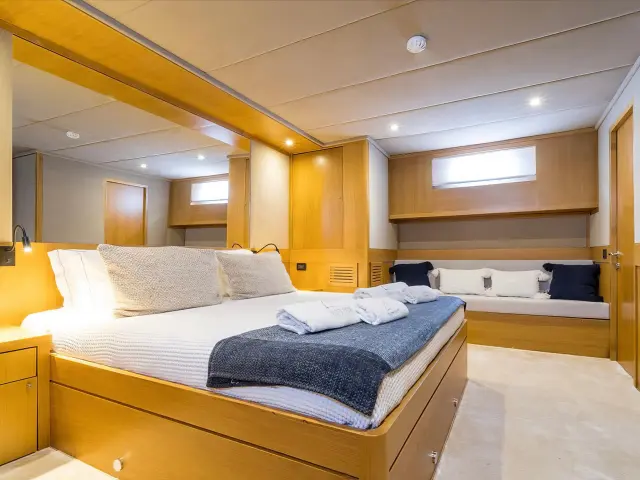 Yacht Happy Days cabin