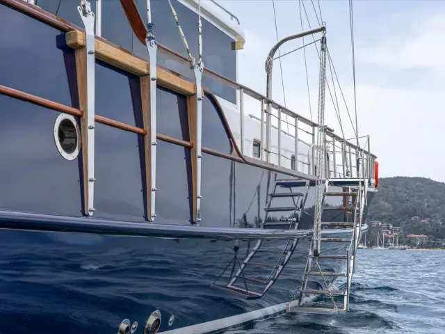 Yacht Happy Days photo