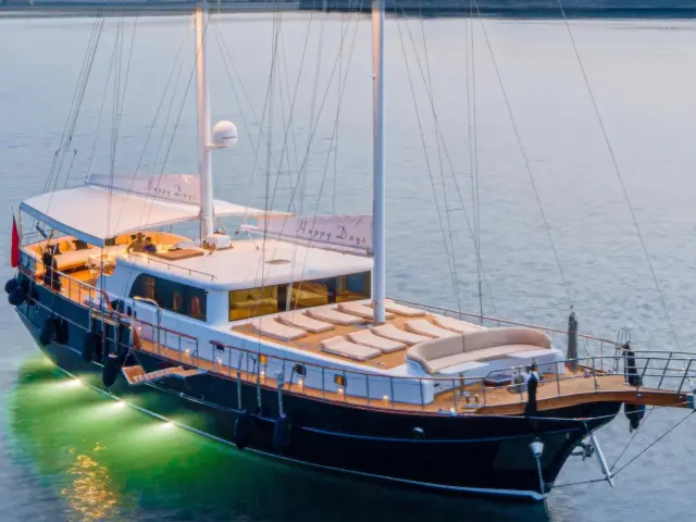 Yacht Happy Days aerial view