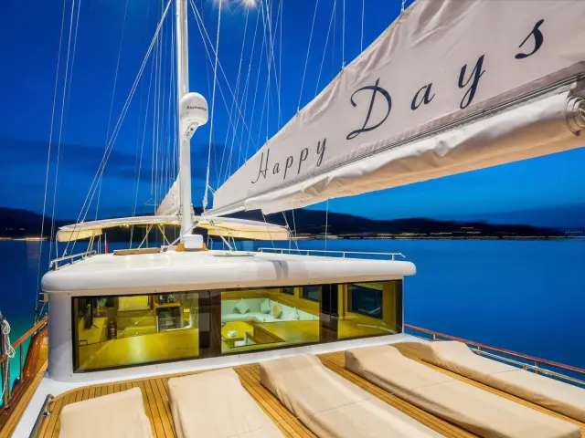 Yacht Happy Days deck
