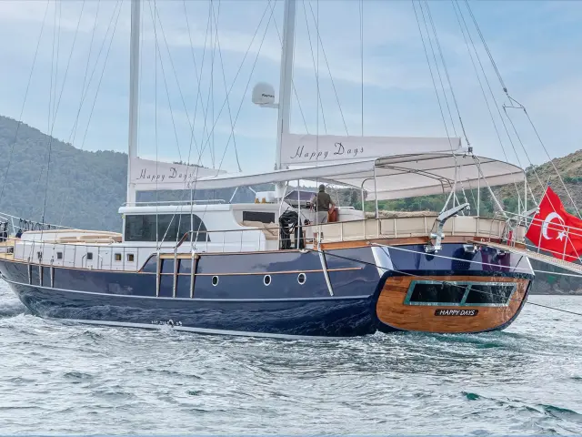 Yacht Happy Days on anchor