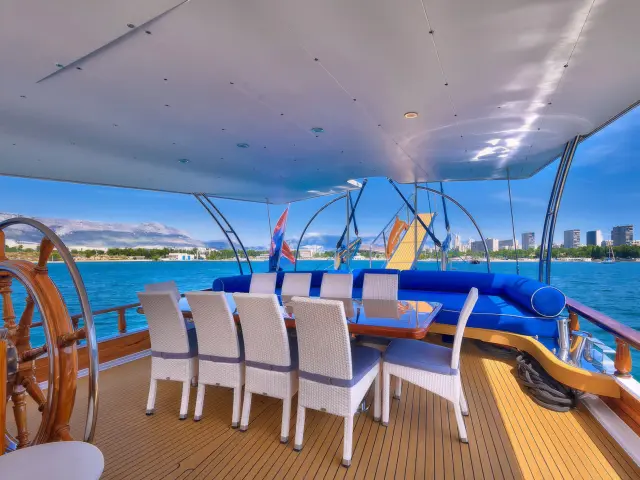 Yacht Andjeo dining table