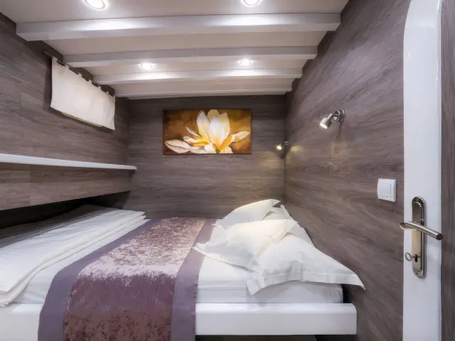 Yacht Andjeo cabin