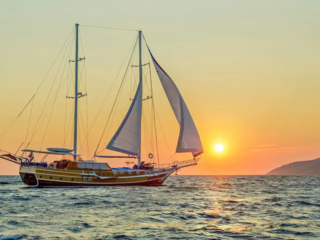 Yacht Andjeo sailing