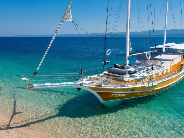 Yacht Andjeo on anchor