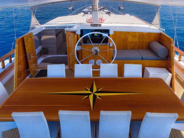 Yacht Andjeo dining table