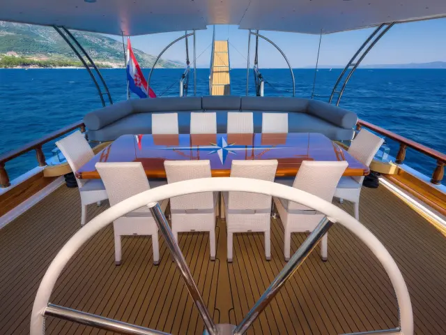 Yacht Andjeo dining table