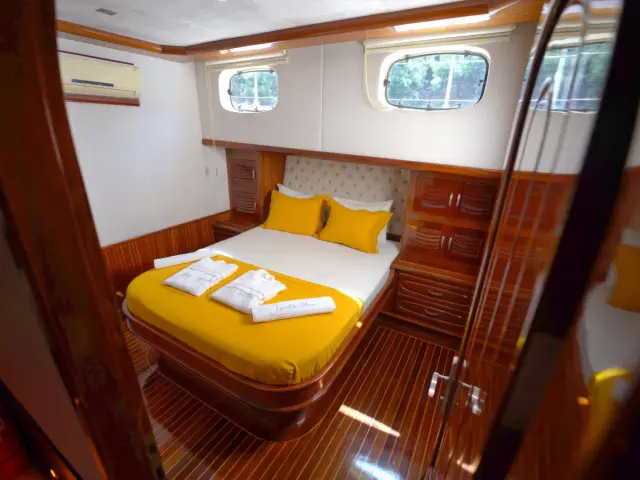 Yacht Luce del Mare cabin