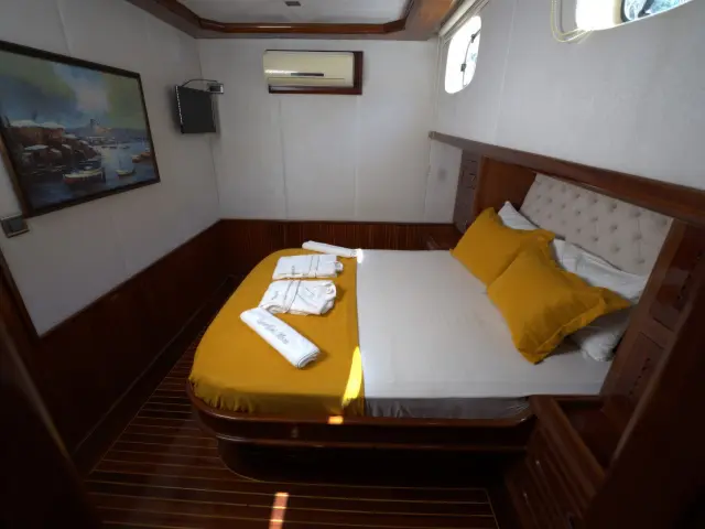 Yacht Luce del Mare cabin
