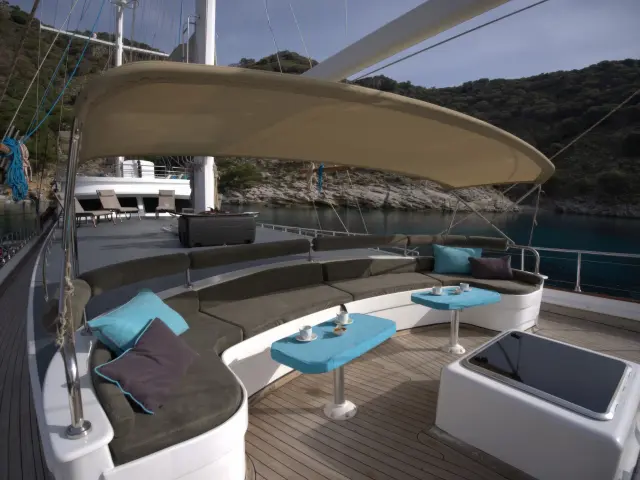 Yacht Luce del Mare deck