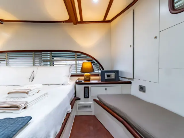 Yacht Luja cabin
