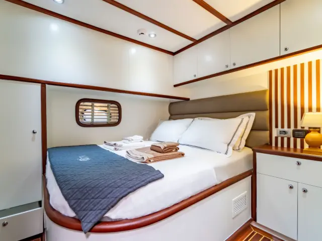 Yacht Luja cabin